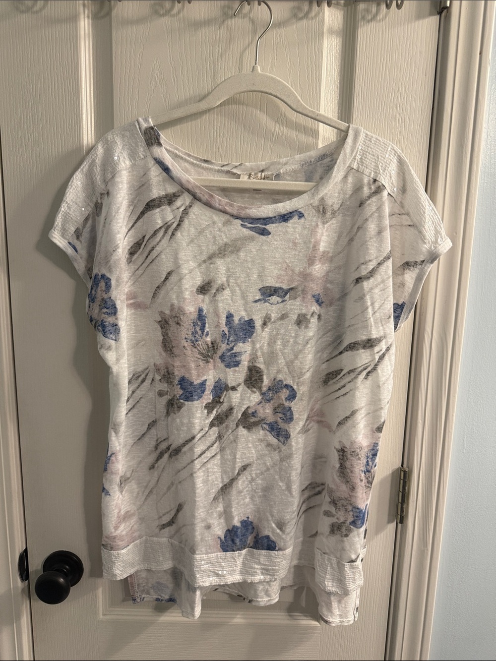 Bellambra Women's White Short-Sleeve Floral Tee with Blue & Pink Accents